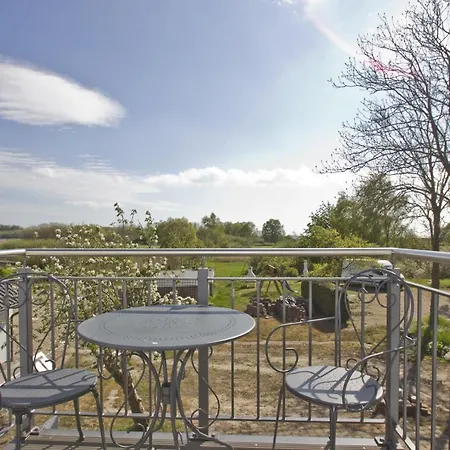 Mit Meerblick, Balkon Und Garten - Haus Inselblick Meerluft Groß Zicker